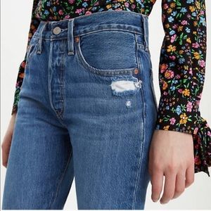 501 25W 30L Levi’s medium washed destroyed denim